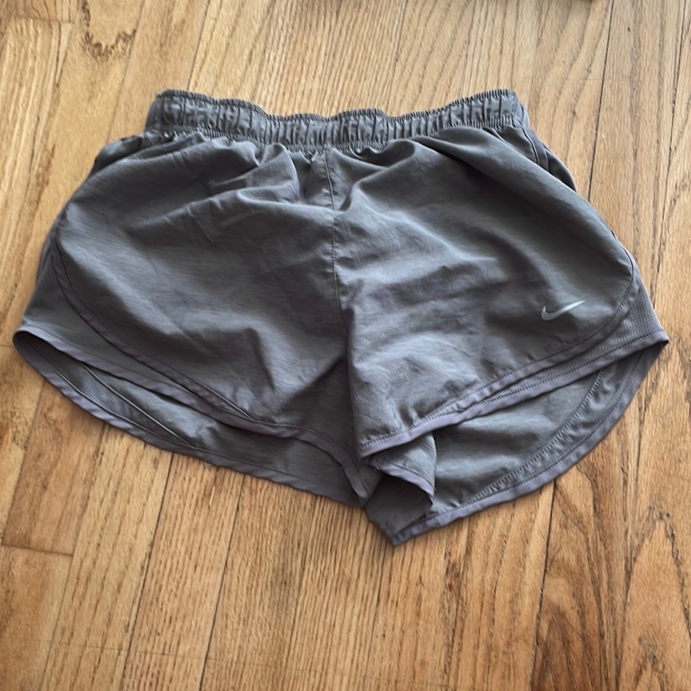 NIKE DRI FIT ATHLETIC WOMENS SHORTS WITH BUILT IN SIZE M